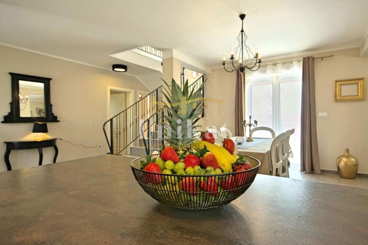 Hiša s bazenom blizu Poreča